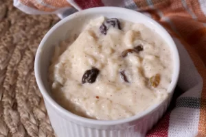 Coconut Milk Rice Pudding with Cinnamon and Raisins